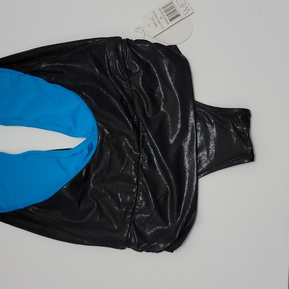 Deep V Plunging Neckline One piece Swimsuit - Picture 6 of 8